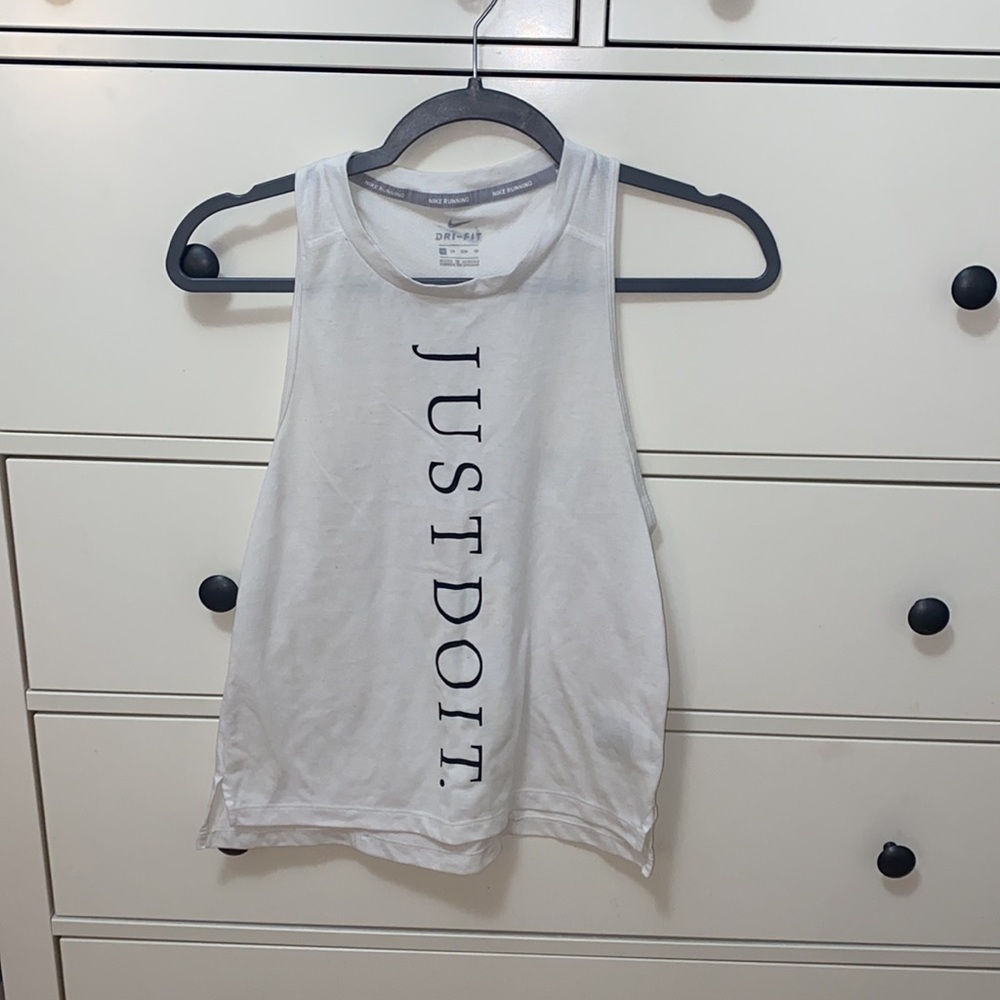 Nike Bundle: 3 Tanks, 2 Shorts - image 6